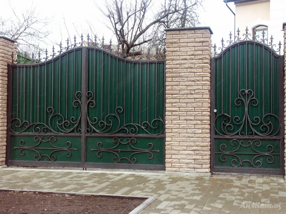 Ворота из профнастила с элементами ковки в Москве, купить кованые ворота из профлиста - Good Zabor